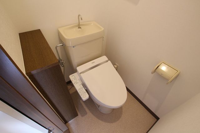 トイレ　温水洗浄便座