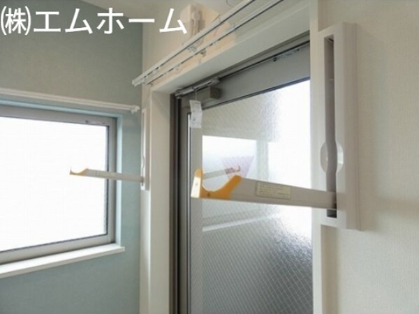 バルコニー　バルコニー　室内物干し付