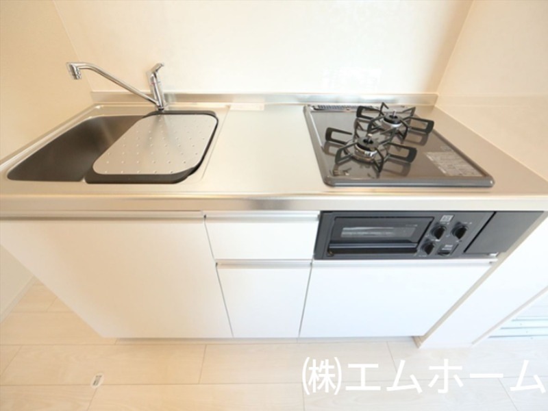 キッチン　システムキッチン（ガス2口コンロ付）同型写真