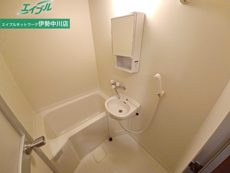 バス・シャワールーム　同型参考写真