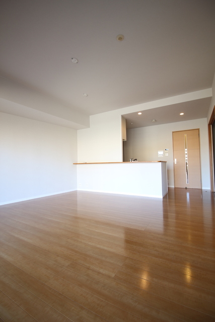 居室・リビング　５０１号室モデルルーム写真※階数によりお部屋の色味が異なる場