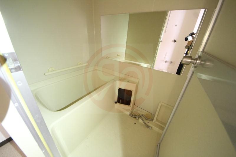 バス・シャワールーム　コンパクトで使いやすいお風呂です