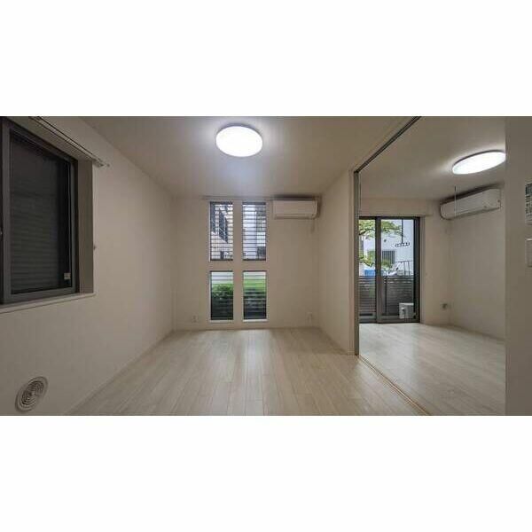 居室・リビング　＊写真は同タイプ住戸です。