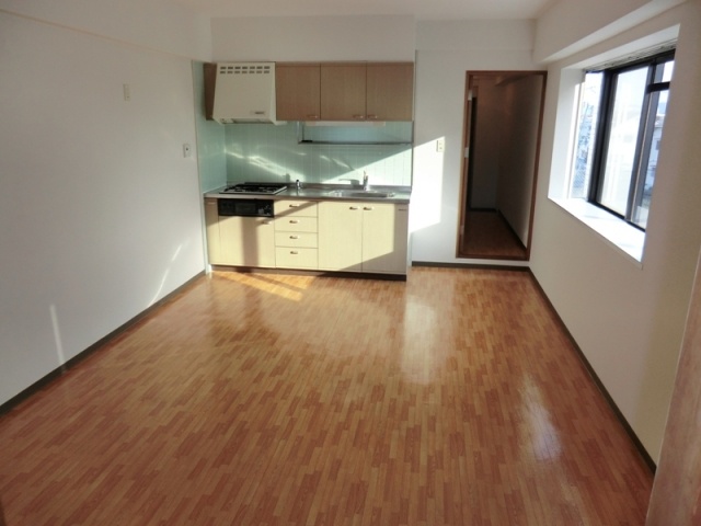 居室・リビング　角部屋！南向きで明るいお部屋です♪