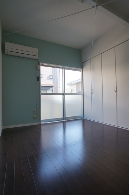 居室・リビング　流行のアクセントクロスでおしゃれなお部屋を楽しみませんか