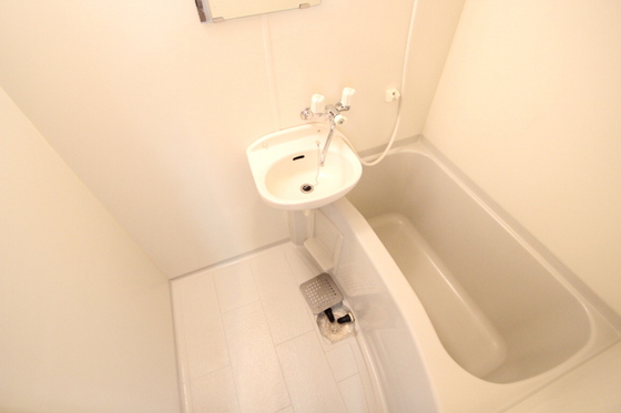 バス・シャワールーム　※別部屋の写真です