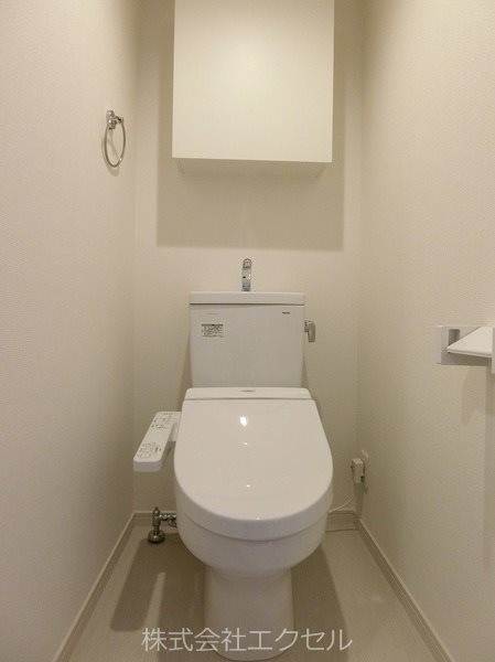 トイレ　嬉しい温水洗浄便座です。