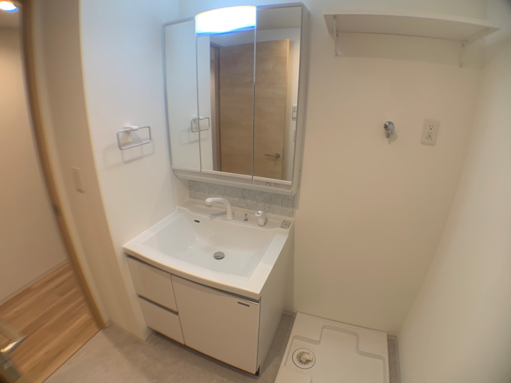 洗面設備　三面鏡付き洗面化粧台☆