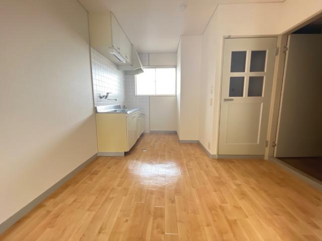 キッチン　ダイニングキッチン