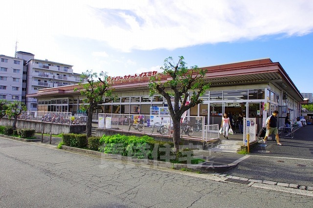 スーパー　イズミヤ　上新田店（スーパー）まで373m