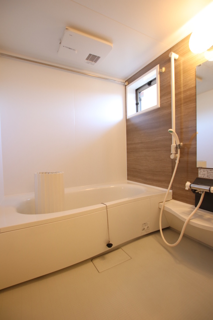 バス・シャワールーム　※風呂蓋は設備ではありません
