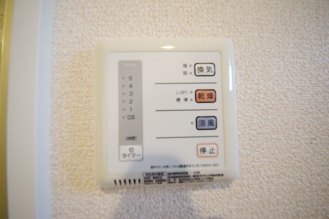 その他設備　★雨の日にも便利な浴室乾燥機付き★