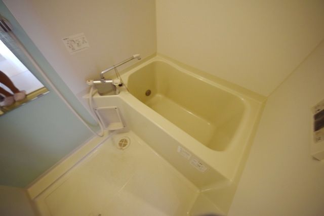 バス・シャワールーム　★浴室乾燥機・追焚機能付きのお風呂です★