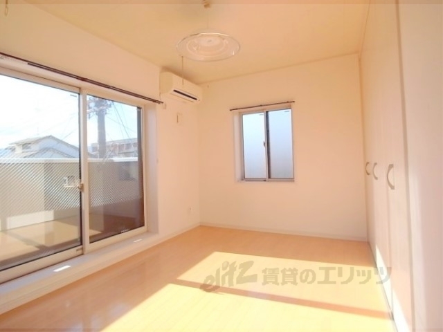 居室・リビング　日当たり良好の綺麗なお部屋です。