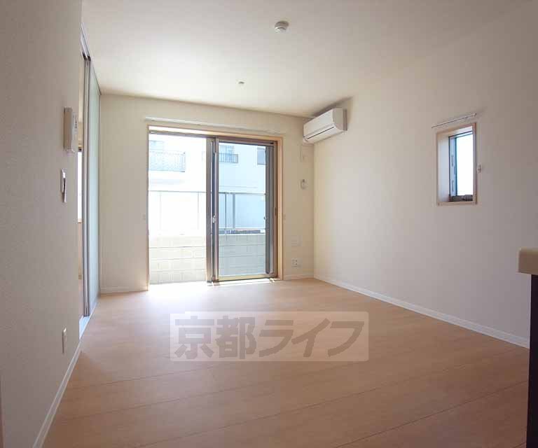 居室・リビング　広々とした日当たりの良いお部屋ですよ