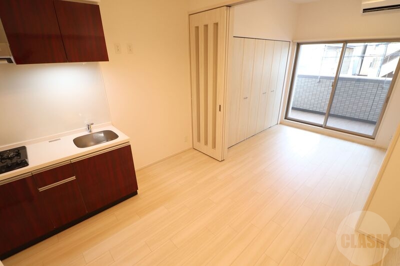 居室・リビング　５．８帖のダイニング・４帖の洋室です