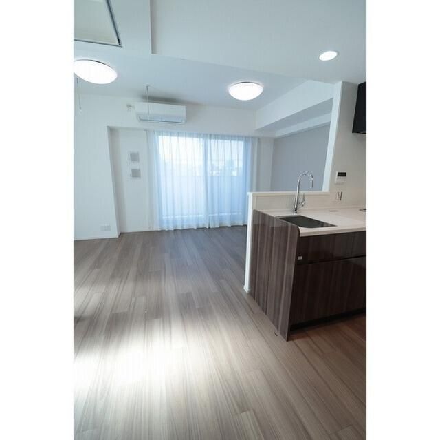 居室・リビング　こちらのリビングで趣味の時間をお楽しみください