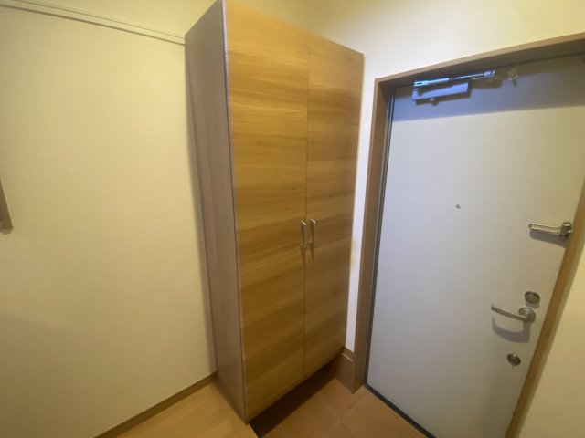 玄関　写真はイメージです。 色仕様は現状優先となります。