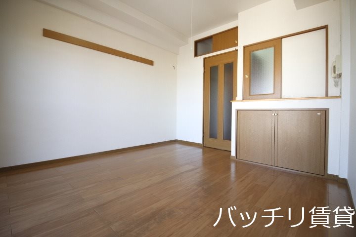 居室・リビング　別号室の画像。現況を優先します。