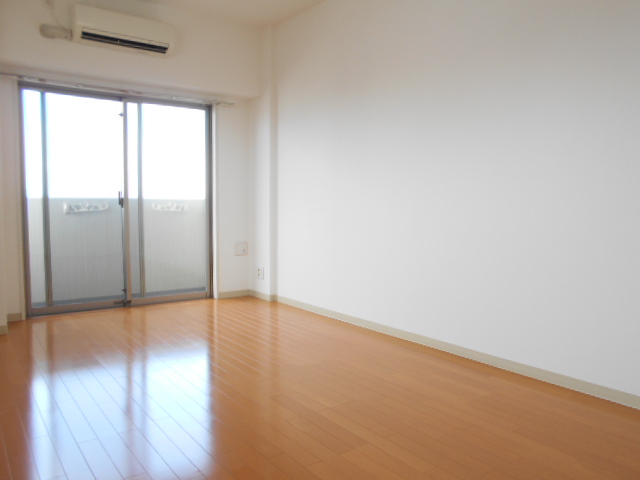 居室・リビング　※同物件の別部屋です。