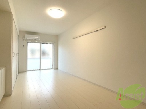 居室・リビング　１０帖の洋室です。生活のメインとなる部屋ですね。