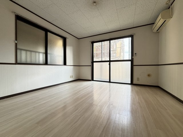 居室・リビング　退去前のため現況を優先します