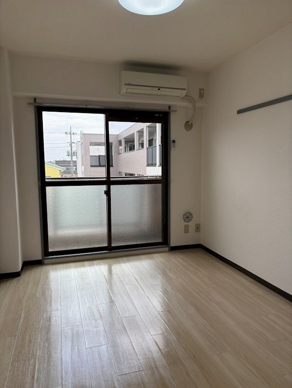 居室・リビング　※写真は別部屋となります。