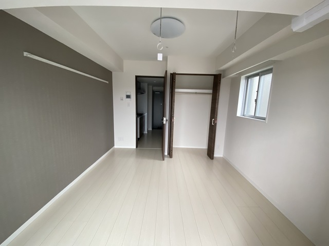 居室・リビング　白を基調としたオシャレなフローリング