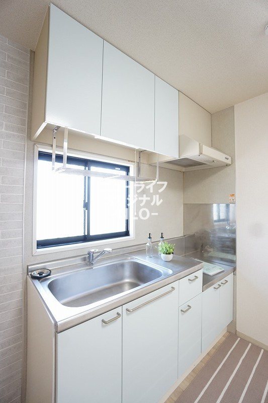 キッチン　上下に収納が充実しているのでお料理も効率良く楽しめます☆