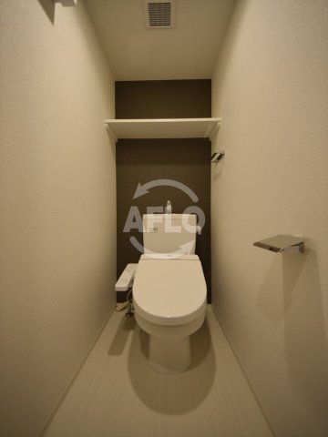 トイレ　レオンコンフォート難波アッシュ　温水洗浄便座