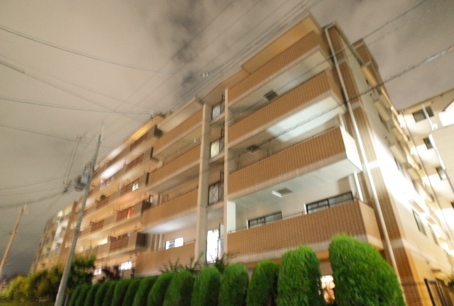 建物外観　夜に撮影しました