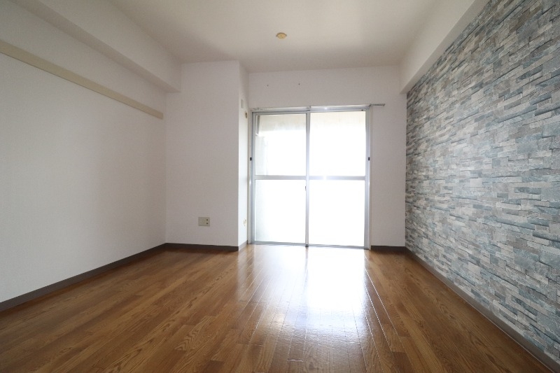 居室・リビング　日当たりの良い洋室！