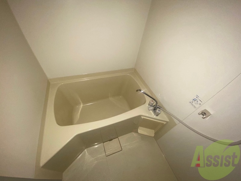 バス・シャワールーム　バスルームで疲れを癒しましょう、シャワーも浴びやすそうです。