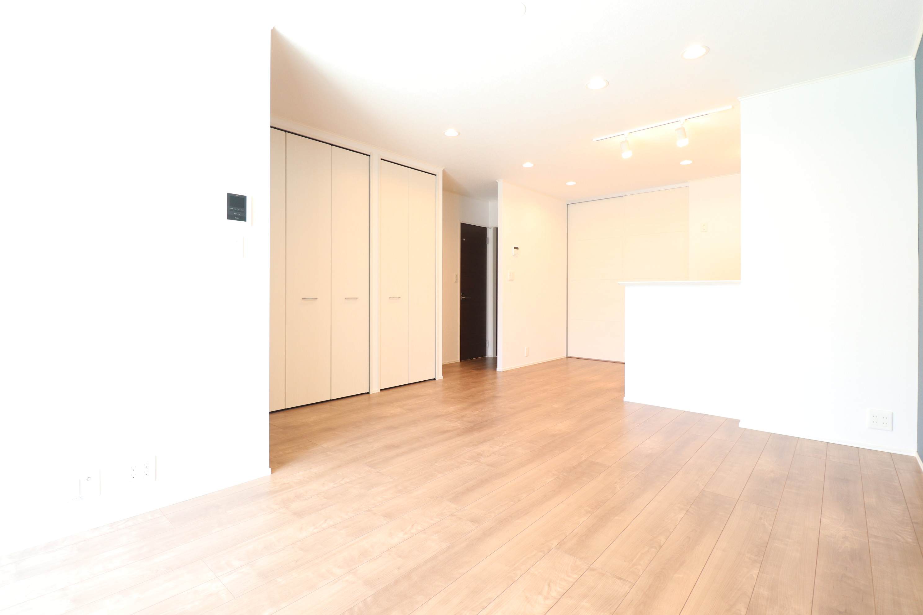 居室・リビング　照明もオシャレな15帖のリビング♪