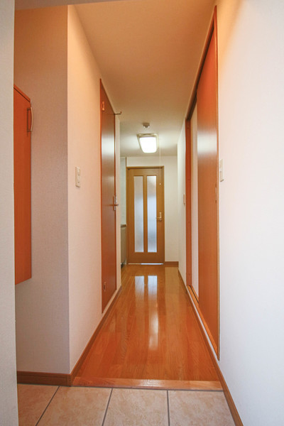 玄関　同じ建物の別のお部屋