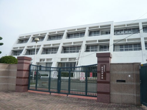 中学校　弥富市立弥富北中学校（中学校）まで909m