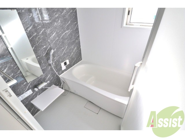 バス・シャワールーム　窓のある明るいバスルーム！