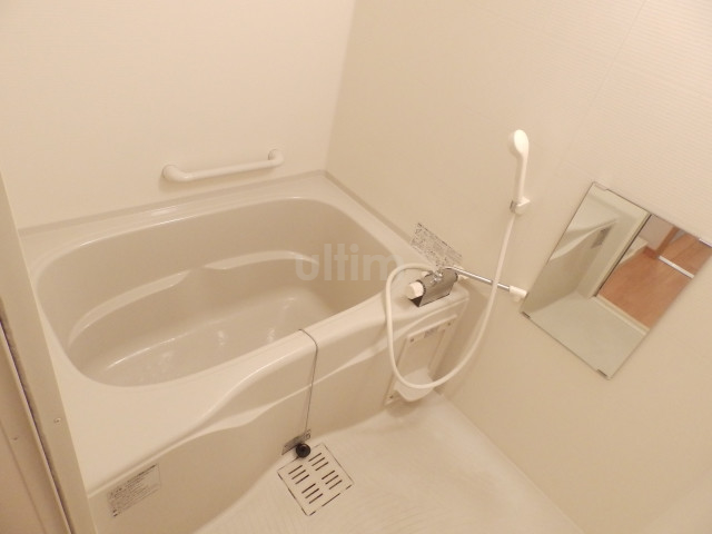 バス・シャワールーム　違うお部屋の写真です。ご参考までに