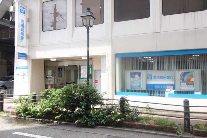 銀行　池田泉州銀行（銀行）まで300m