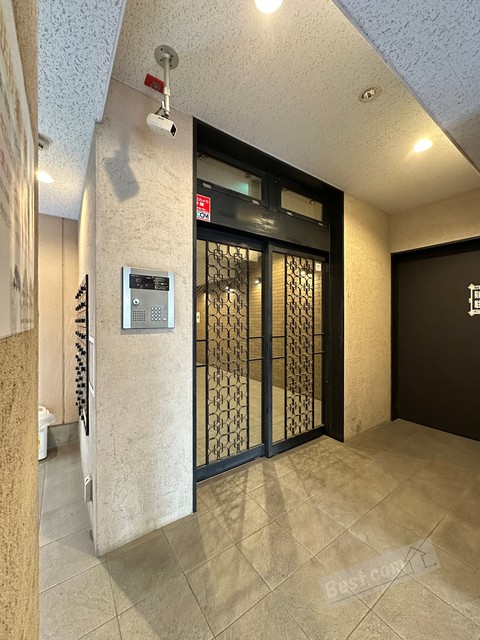 エントランス　オートロック付きで部外者シャットアウト♪