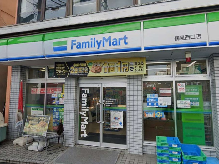 コンビニ　ファミリーマート 鶴見西口店（コンビニ）まで700m