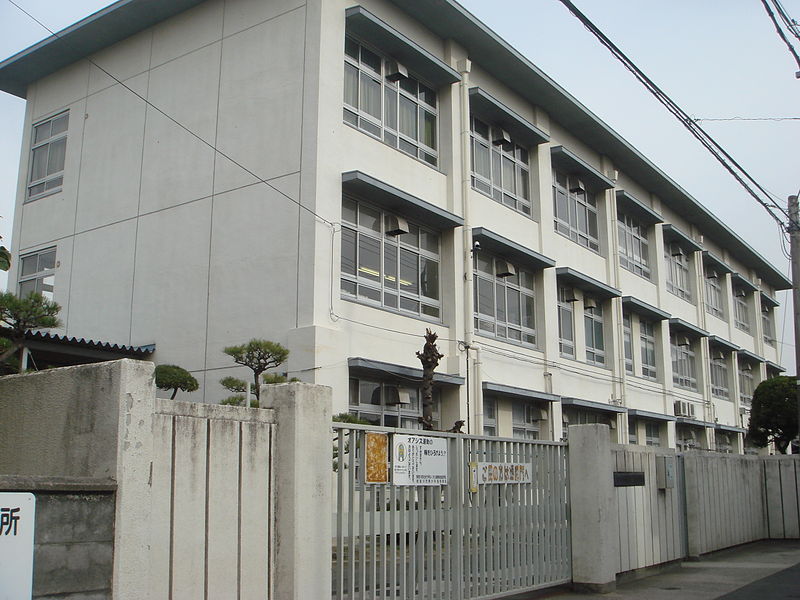 中学校　寝屋川市立第四中学校（中学校）まで1158m