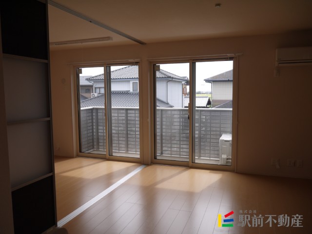居室・リビング　南向きの明るいお部屋