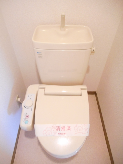 トイレ　温水洗浄便座