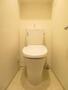 トイレ　落ち着いた色調のトイレです