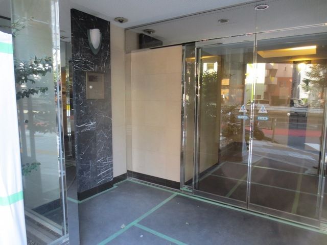 エントランス　★オートロック設備あり★