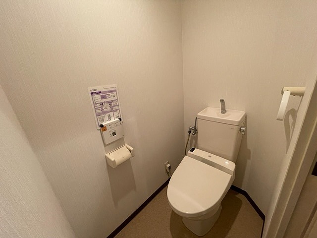 トイレ　同タイプのお部屋のお写真になります。