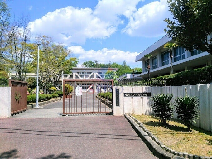 中学校　竹見台中学校（中学校）まで1335m