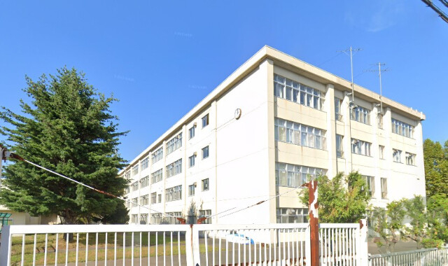 中学校　札幌市立陵陽中学校（中学校）まで715m