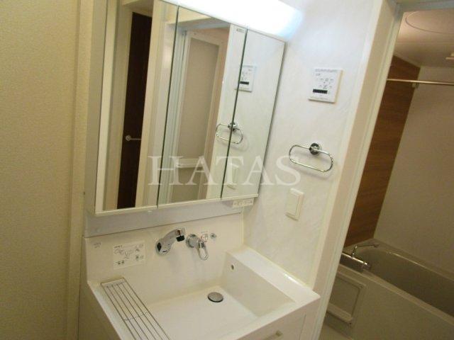 洗面設備　同物件別部屋です。